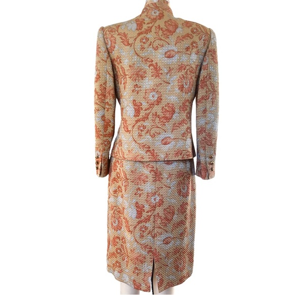 VINTAGE WILLIAM PEARSON Jacquard Three Piece Suit in Floral Tan Size 6 - Picture 4 of 16